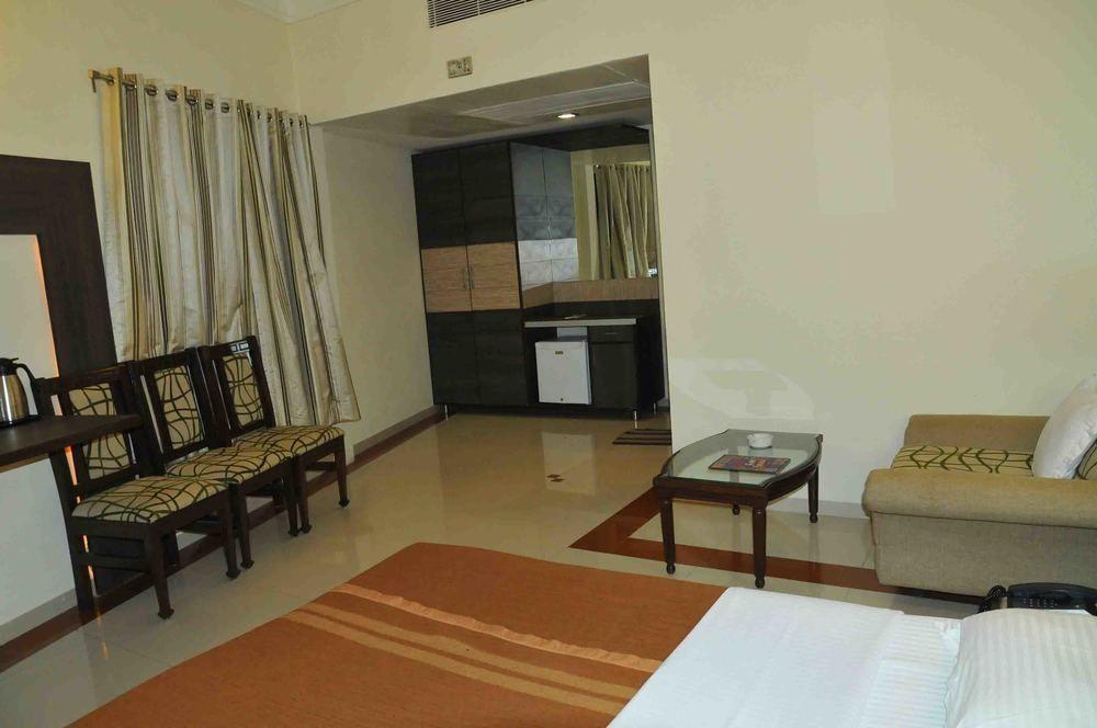 Hotel The Westend Ahmedabad Eksteriør bilde