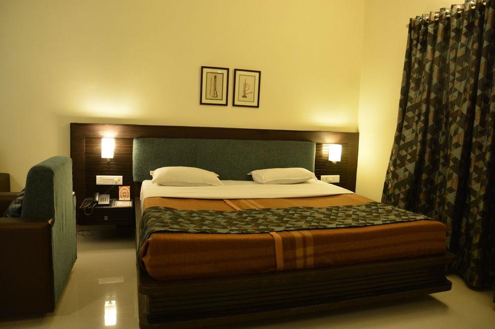 Hotel The Westend Ahmedabad Eksteriør bilde