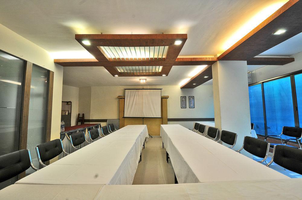 Hotel The Westend Ahmedabad Eksteriør bilde