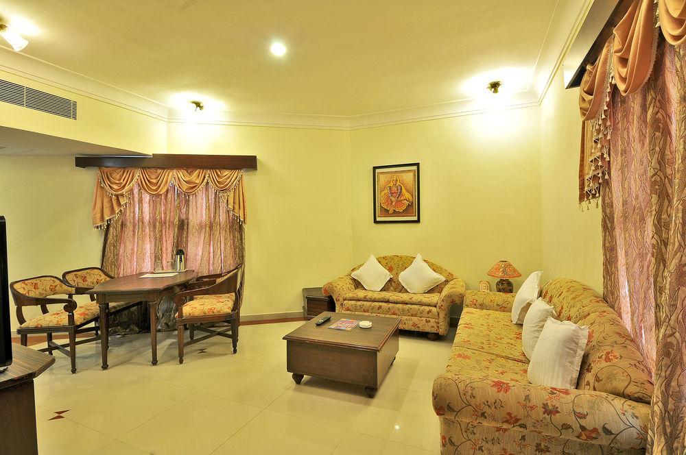 Hotel The Westend Ahmedabad Eksteriør bilde