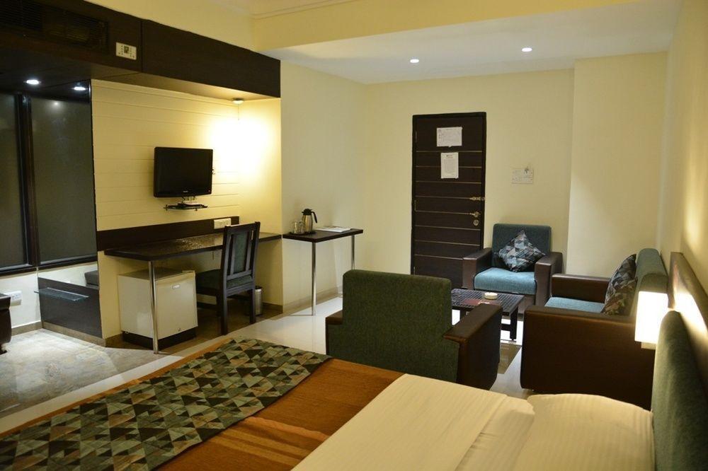 Hotel The Westend Ahmedabad Eksteriør bilde