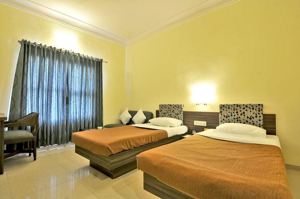 Hotel The Westend Ahmedabad Eksteriør bilde