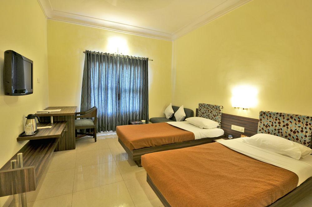 Hotel The Westend Ahmedabad Eksteriør bilde
