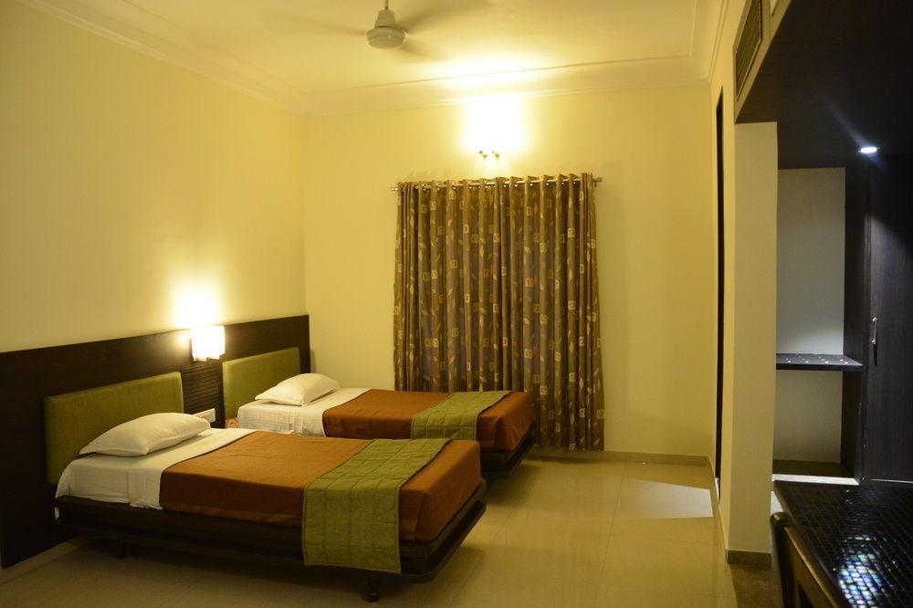 Hotel The Westend Ahmedabad Eksteriør bilde