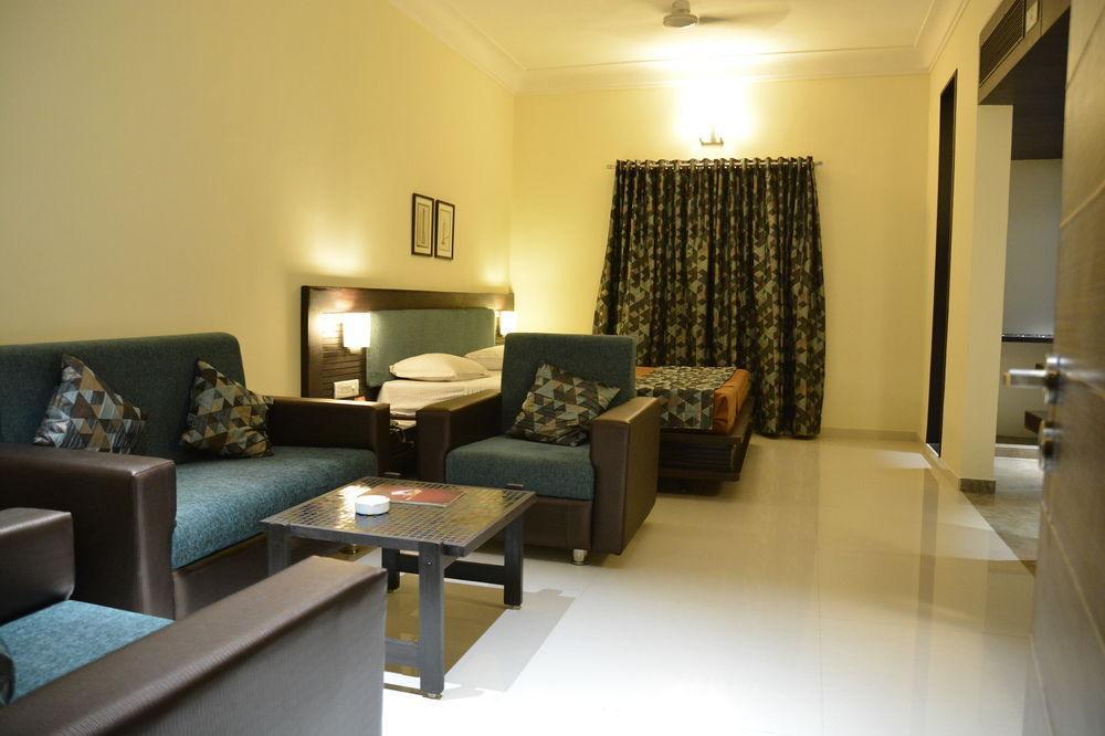 Hotel The Westend Ahmedabad Eksteriør bilde