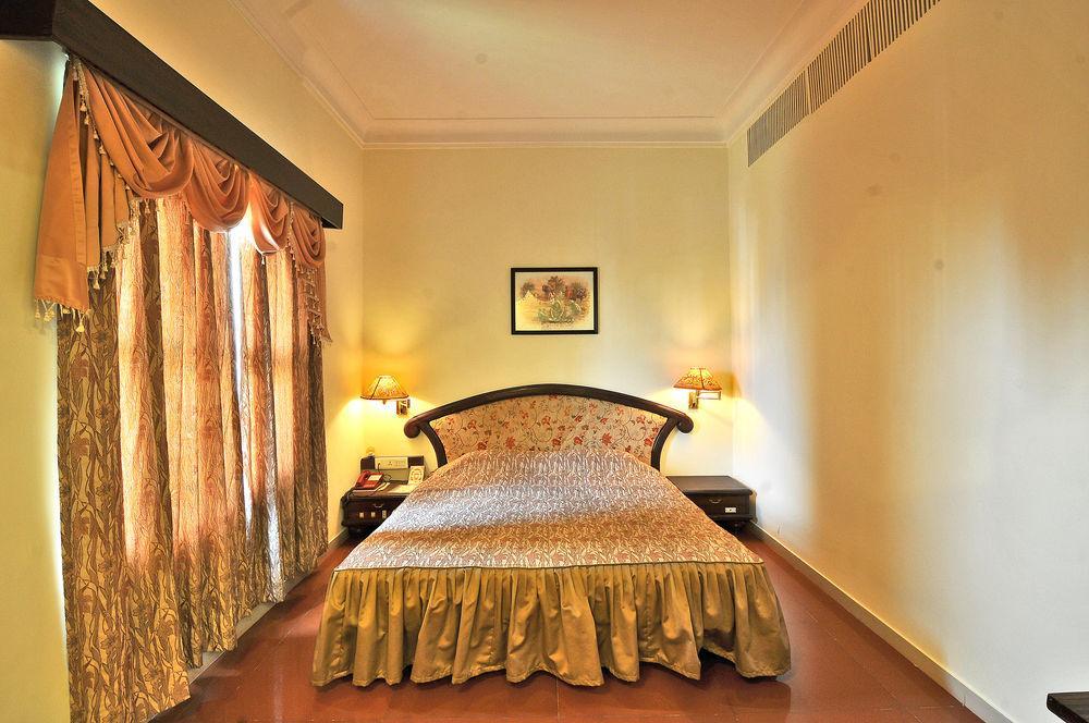Hotel The Westend Ahmedabad Eksteriør bilde