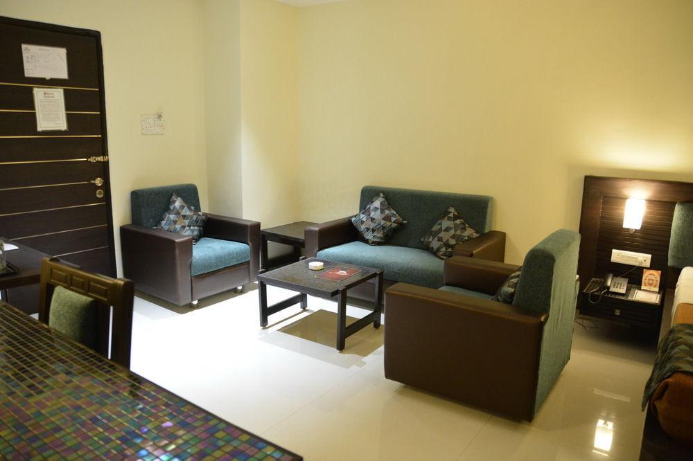 Hotel The Westend Ahmedabad Eksteriør bilde