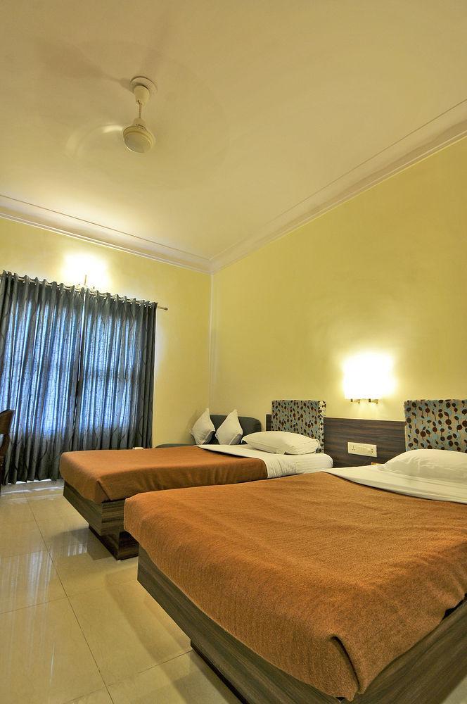 Hotel The Westend Ahmedabad Eksteriør bilde