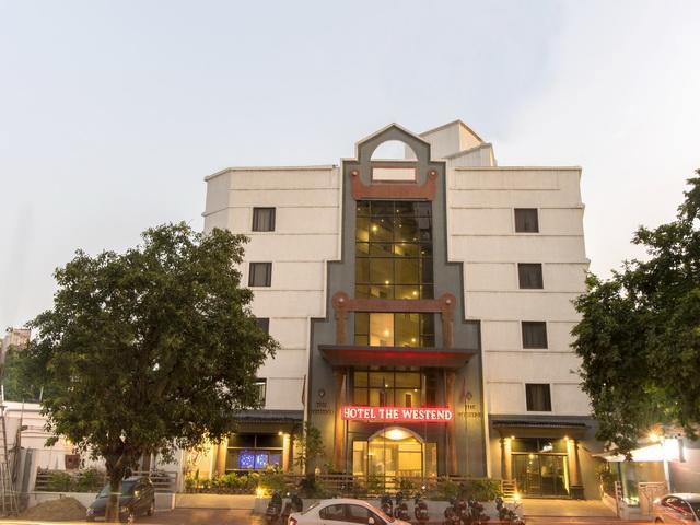 Hotel The Westend Ahmedabad Eksteriør bilde