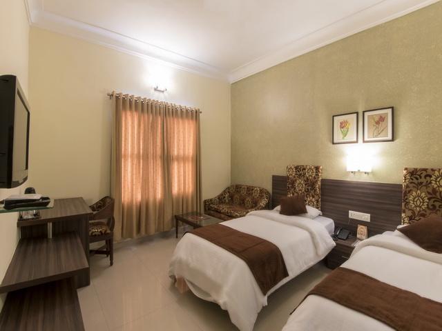 Hotel The Westend Ahmedabad Eksteriør bilde