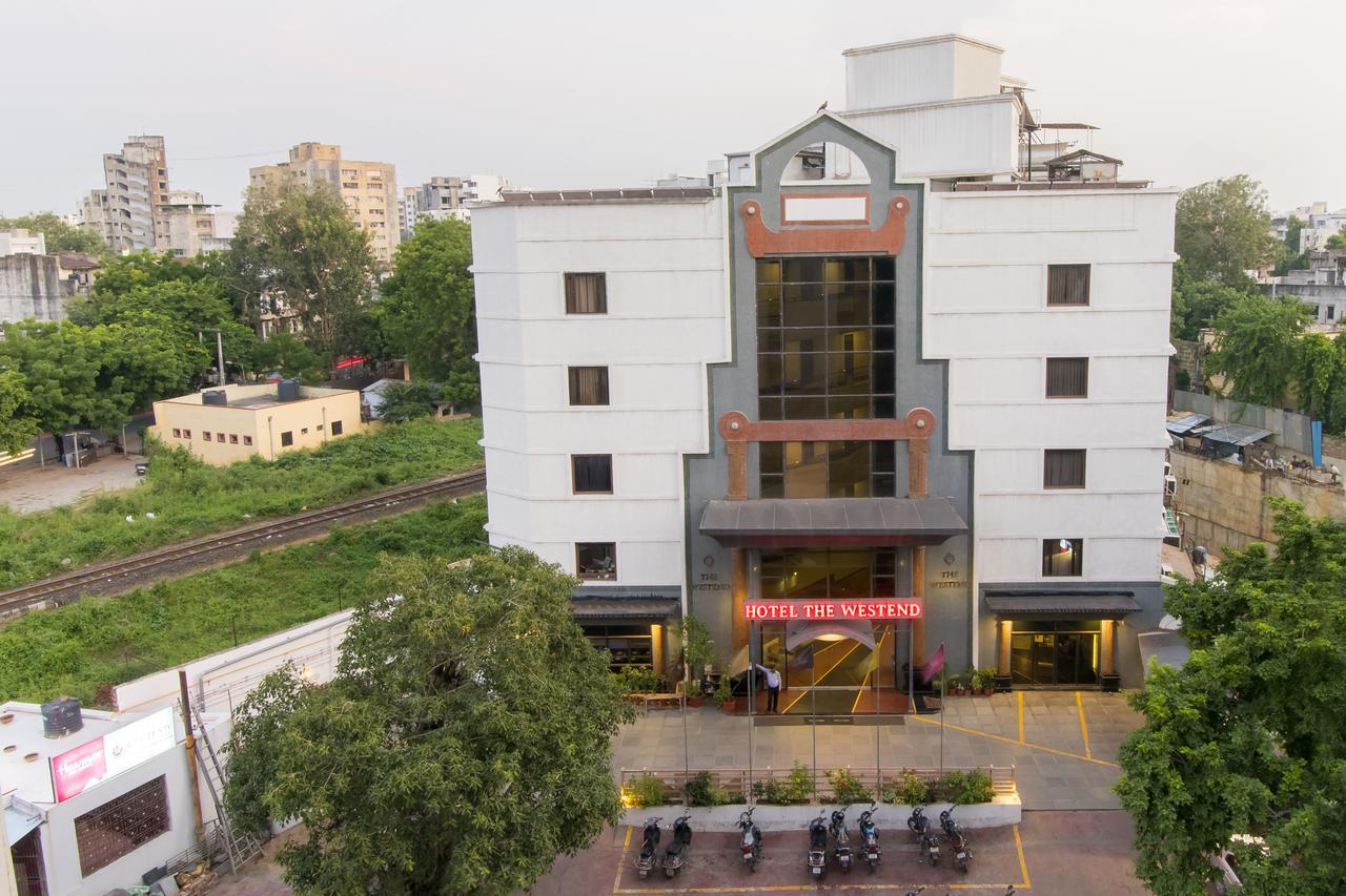Hotel The Westend Ahmedabad Eksteriør bilde
