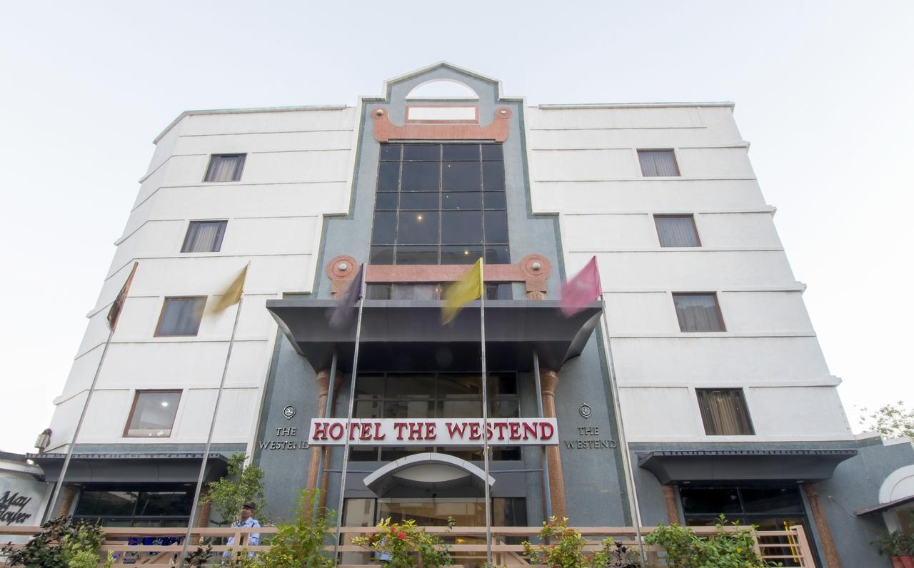 Hotel The Westend Ahmedabad Eksteriør bilde