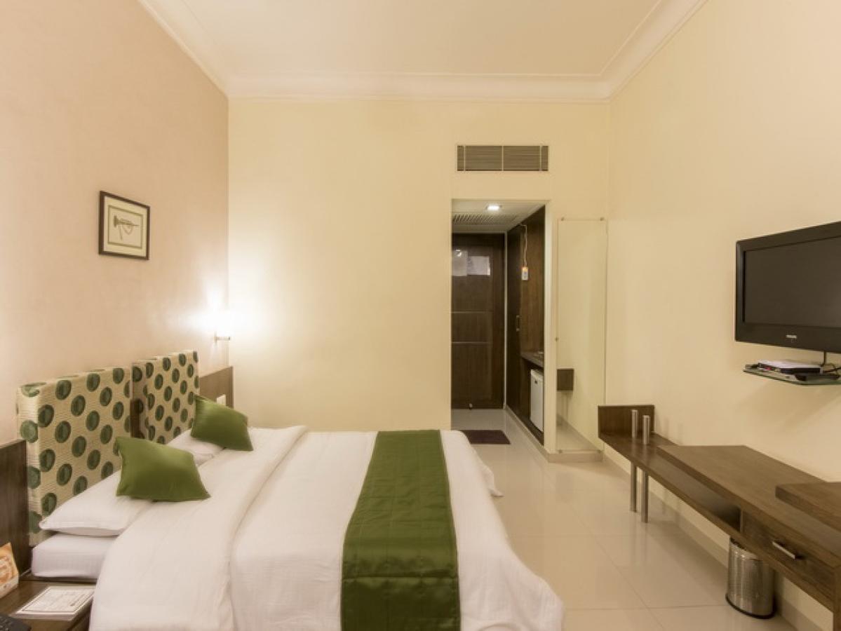 Hotel The Westend Ahmedabad Eksteriør bilde
