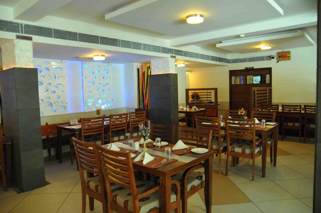Hotel The Westend Ahmedabad Eksteriør bilde